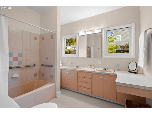 3344 Ne 18th Ave, Portland, OR 97212