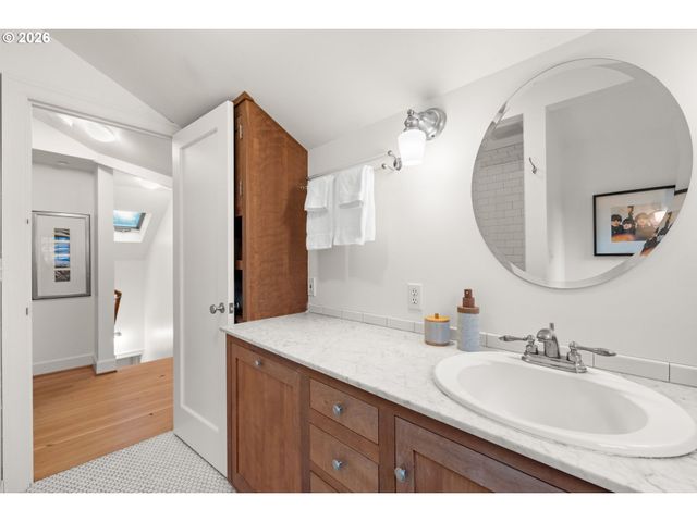 3344 Ne 18th Ave, Portland, OR 97212