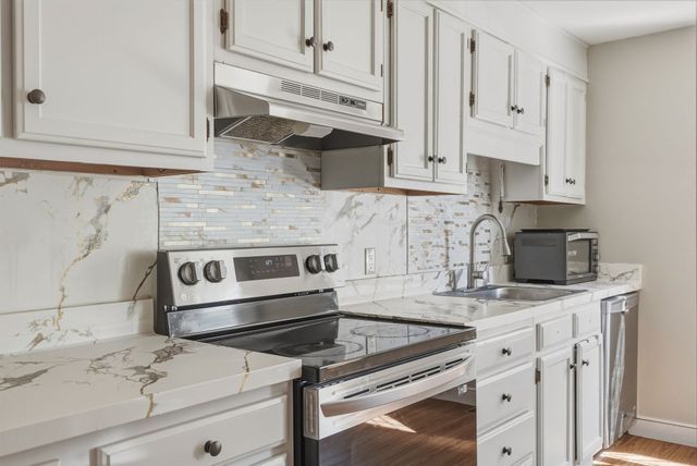 3 Seaborn Place 3, Lexington, MA 02420