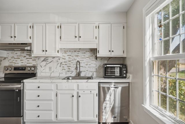 3 Seaborn Place 3, Lexington, MA 02420