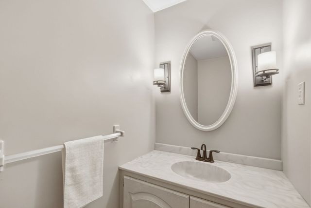 3 Seaborn Place 3, Lexington, MA 02420