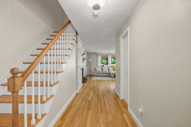 3 Seaborn Place 3, Lexington, MA 02420