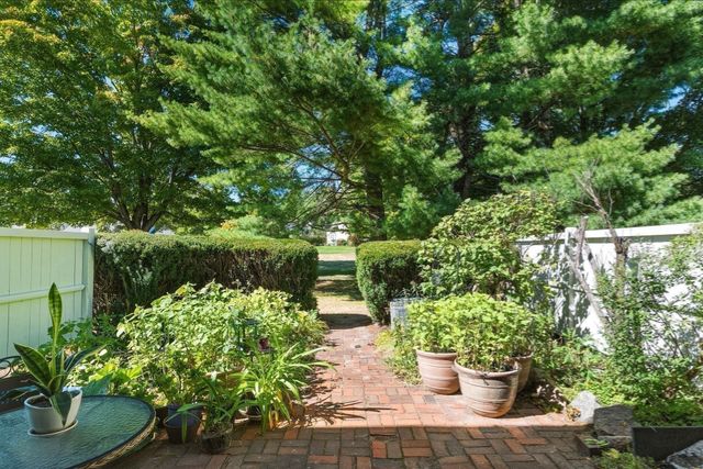 3 Seaborn Place 3, Lexington, MA 02420