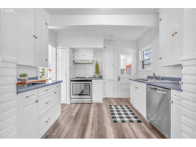 8115 N FENWICK Ave, Portland, OR 97217