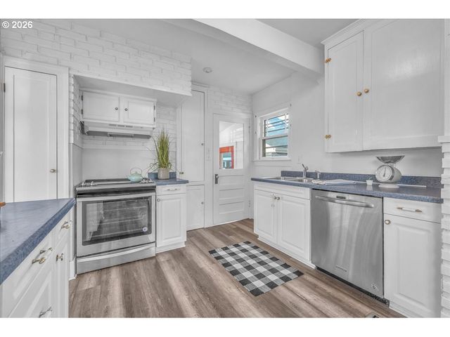 8115 N FENWICK Ave, Portland, OR 97217