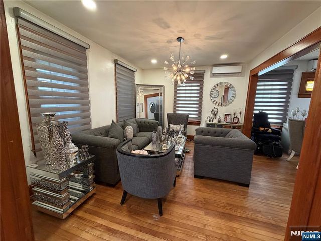 33 Sisco Place, Clifton, NJ 07011