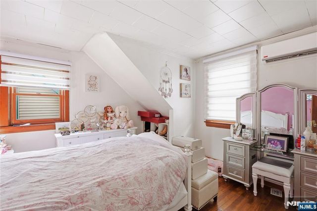 33 Sisco Place, Clifton, NJ 07011
