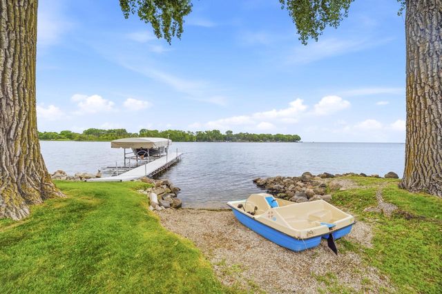 6121 Black Wolf Point ROAD, Oshkosh, WI 54902