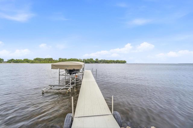6121 Black Wolf Point ROAD, Oshkosh, WI 54902