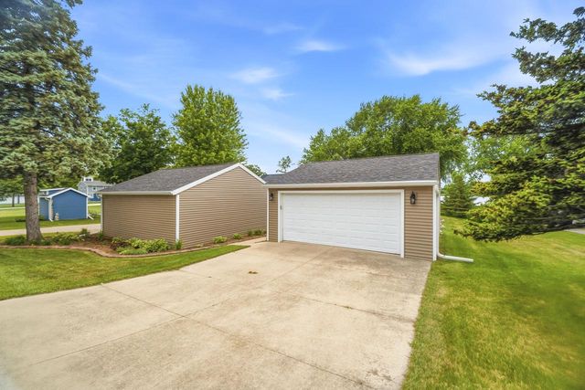 6121 Black Wolf Point ROAD, Oshkosh, WI 54902