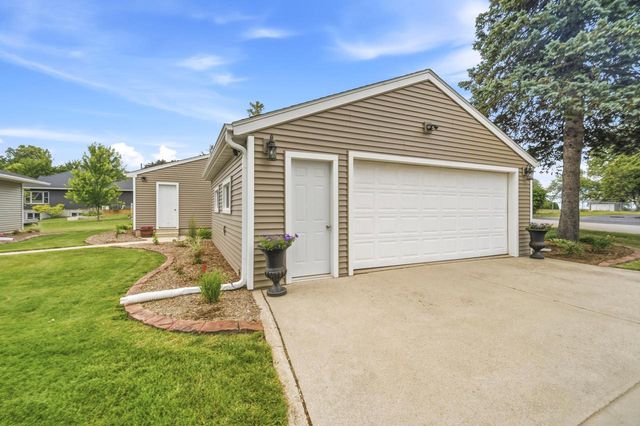 6121 Black Wolf Point ROAD, Oshkosh, WI 54902