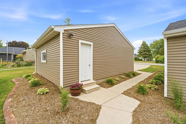 6121 Black Wolf Point ROAD, Oshkosh, WI 54902
