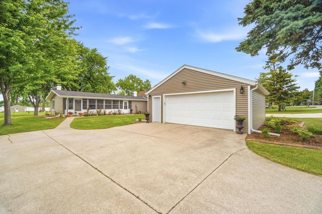 6121 Black Wolf Point ROAD, Oshkosh, WI 54902