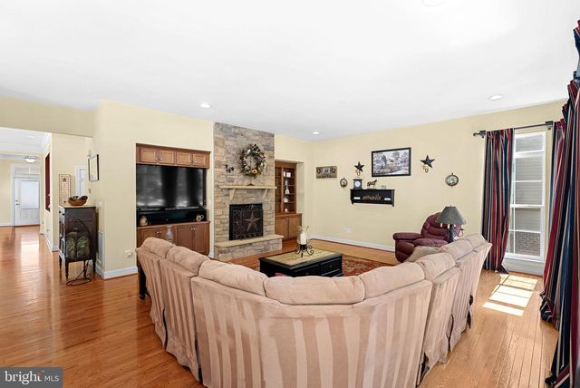 42755 CHATELAIN CIR, Brambleton, VA 20148