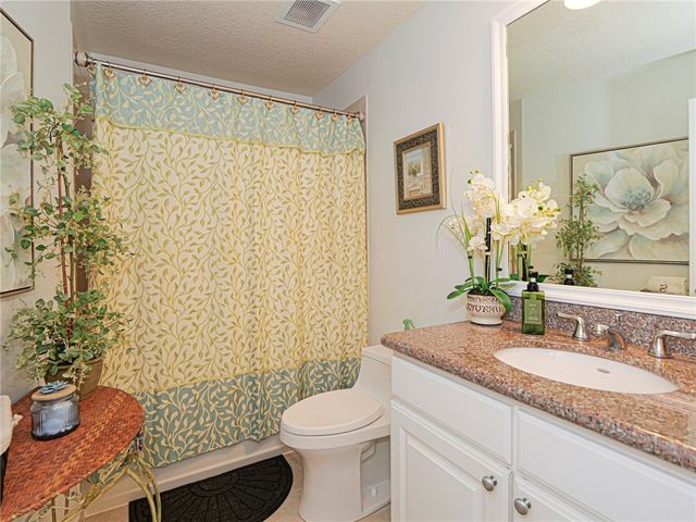 1135 3rd Avenue 104, Vero Beach, FL 32960