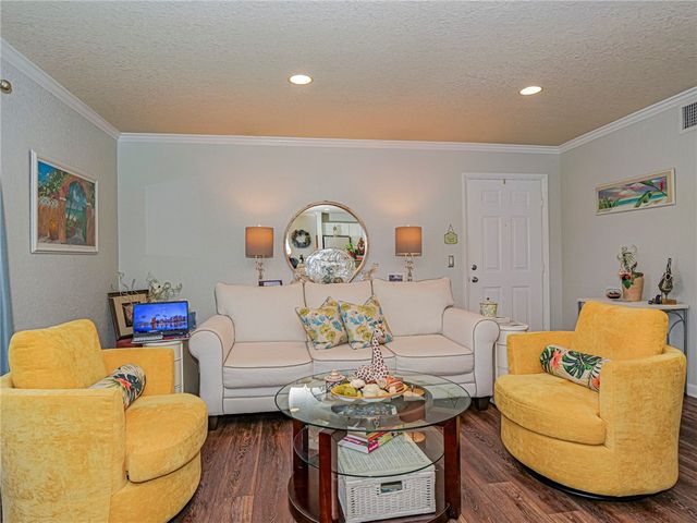 1135 3rd Avenue 104, Vero Beach, FL 32960