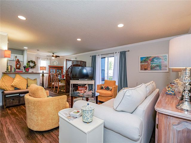 1135 3rd Avenue 104, Vero Beach, FL 32960