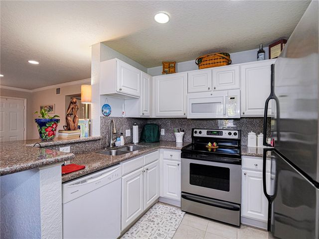 1135 3rd Avenue 104, Vero Beach, FL 32960