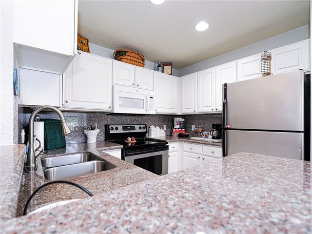 1135 3rd Avenue 104, Vero Beach, FL 32960