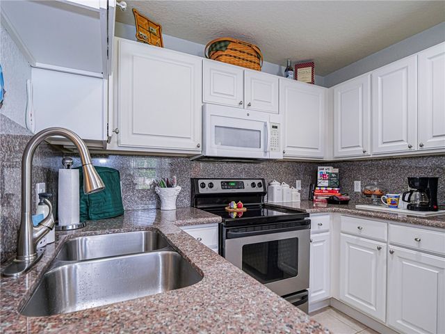 1135 3rd Avenue 104, Vero Beach, FL 32960