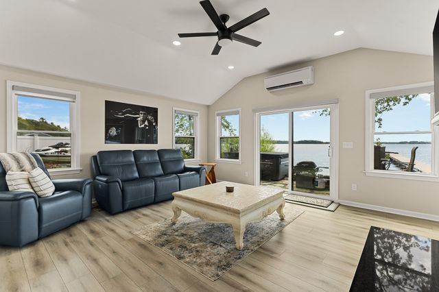 17 Shore Ave, Lakeville, MA 02347