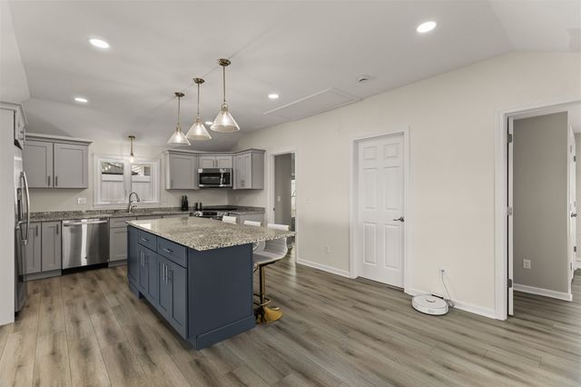 17 Shore Ave, Lakeville, MA 02347