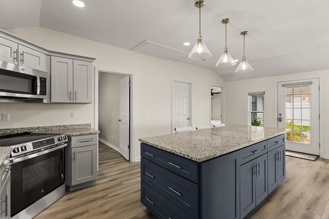 17 Shore Ave, Lakeville, MA 02347
