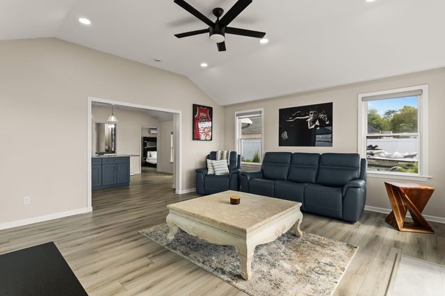 17 Shore Ave, Lakeville, MA 02347