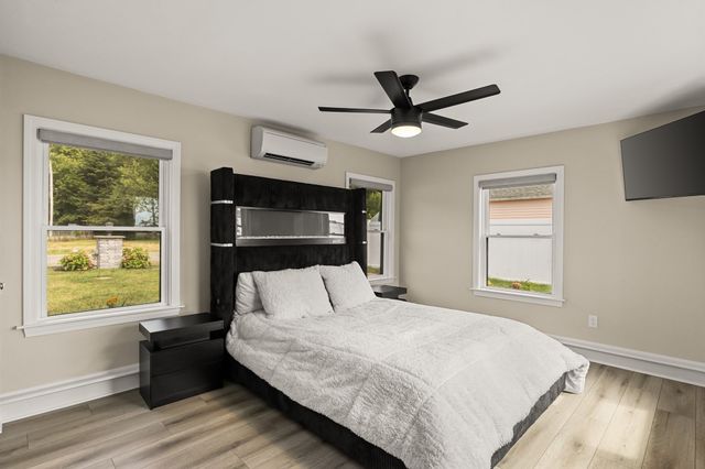 17 Shore Ave, Lakeville, MA 02347