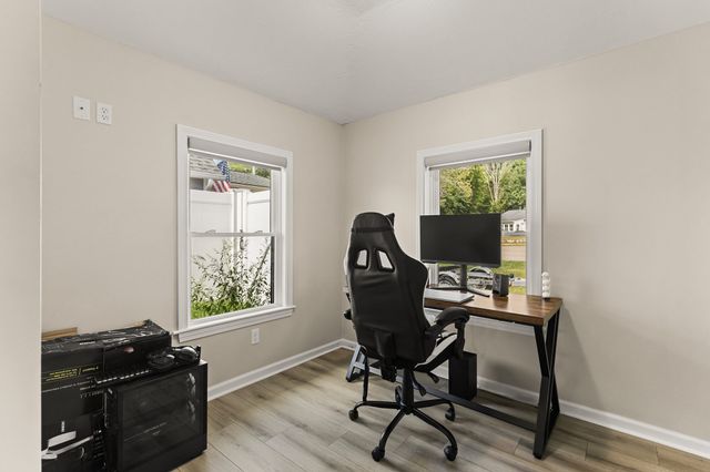 17 Shore Ave, Lakeville, MA 02347