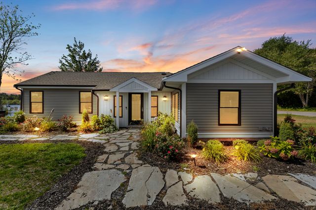 17 Shore Ave, Lakeville, MA 02347