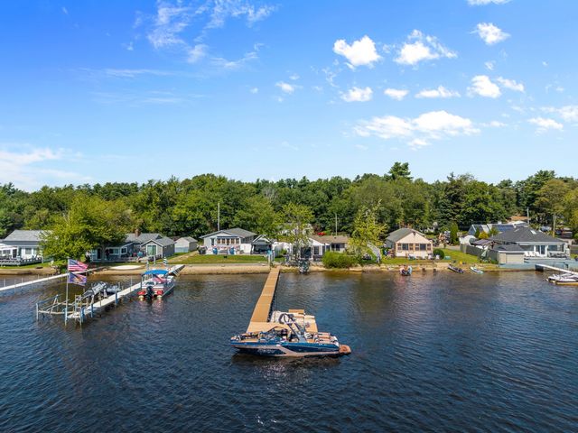 17 Shore Ave, Lakeville, MA 02347