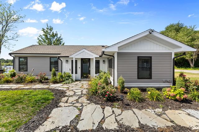 17 Shore Ave, Lakeville, MA 02347