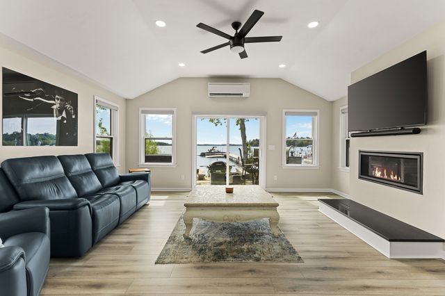17 Shore Ave, Lakeville, MA 02347