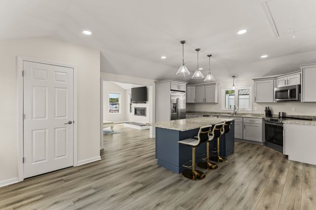 17 Shore Ave, Lakeville, MA 02347