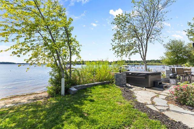 17 Shore Ave, Lakeville, MA 02347
