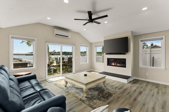 17 Shore Ave, Lakeville, MA 02347