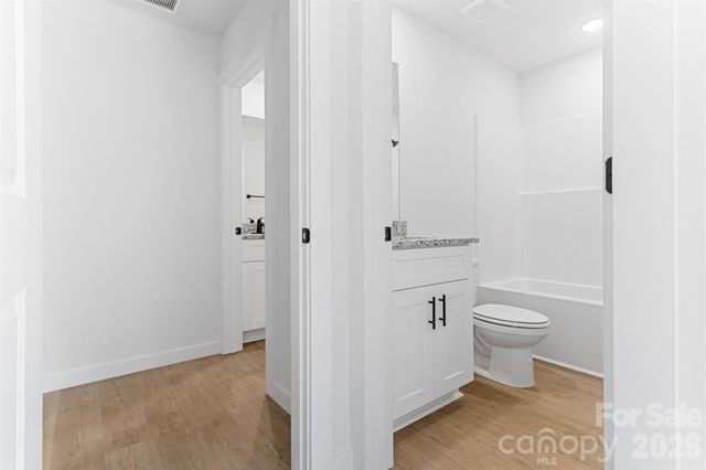 424 S 2nd Street SW, Hickory, NC 28602