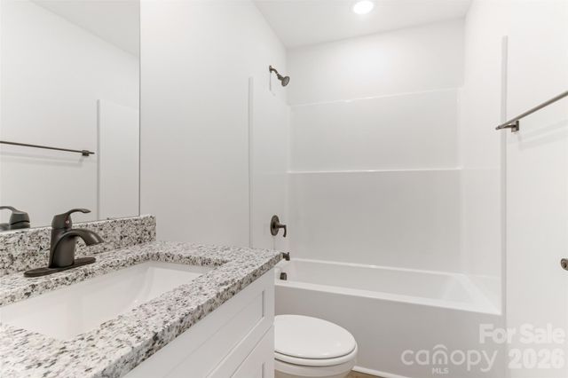 424 S 2nd Street SW, Hickory, NC 28602