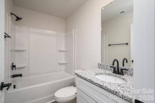 424 S 2nd Street SW, Hickory, NC 28602