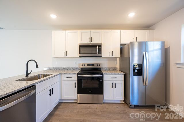 424 S 2nd Street SW, Hickory, NC 28602