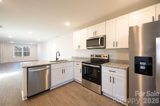 424 S 2nd Street SW, Hickory, NC 28602