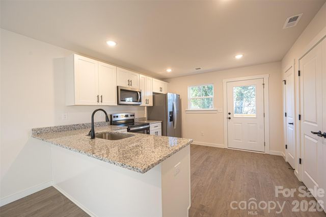 424 S 2nd Street SW, Hickory, NC 28602