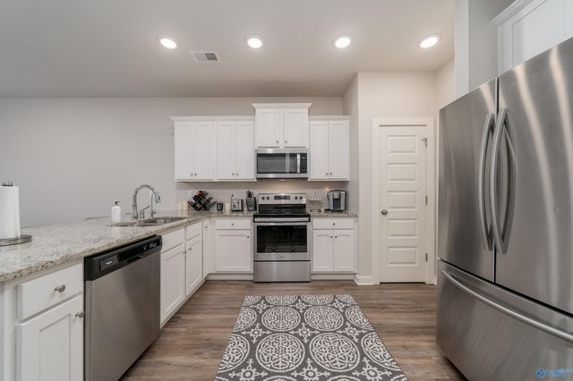 7211 Elmcroft Avenue NW, Huntsville, AL 35806