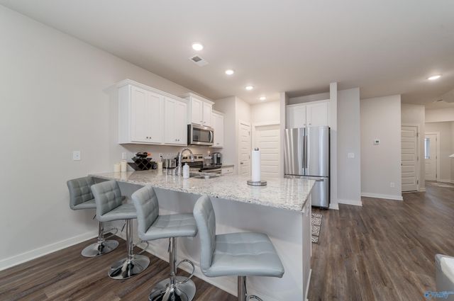 7211 Elmcroft Avenue NW, Huntsville, AL 35806