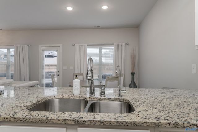 7211 Elmcroft Avenue NW, Huntsville, AL 35806