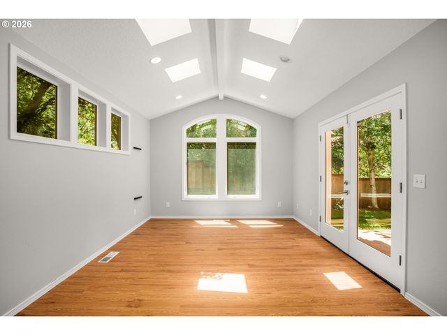 5002 Sw ORCHARD Ln, Portland, OR 97219