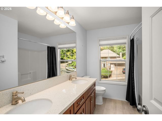 5002 Sw ORCHARD Ln, Portland, OR 97219