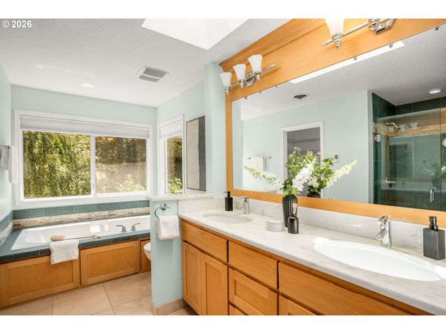 5002 Sw ORCHARD Ln, Portland, OR 97219