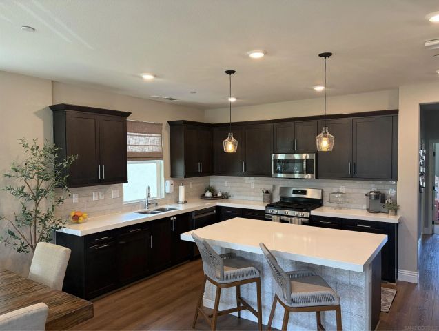 21516 Harmony Village Dr, Escondido, CA 92029